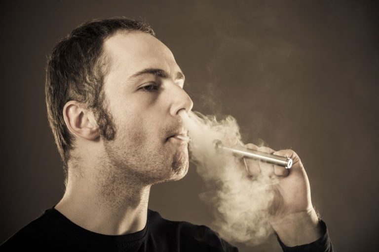 5 Vaping Tricks You Need to Try